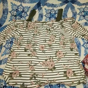 18/20 Lane bryant cold shoulder top.